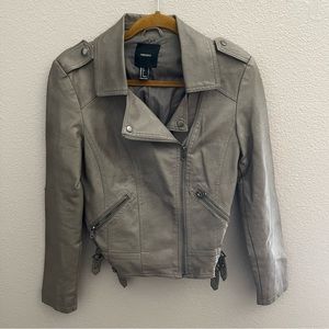 FOREVER 21 // Faux Leather Moto Biker Jacket Zipped Up
